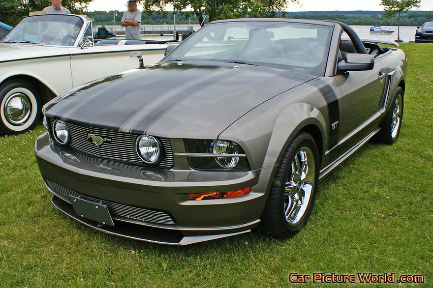 Picture of a 2009 Mustang GT Convertible