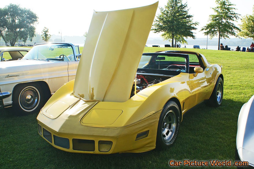 Picture of a 1982 Yellow Corvette