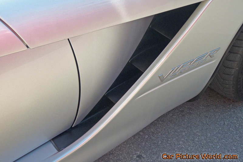 SRT-10 Viper Fender Vent