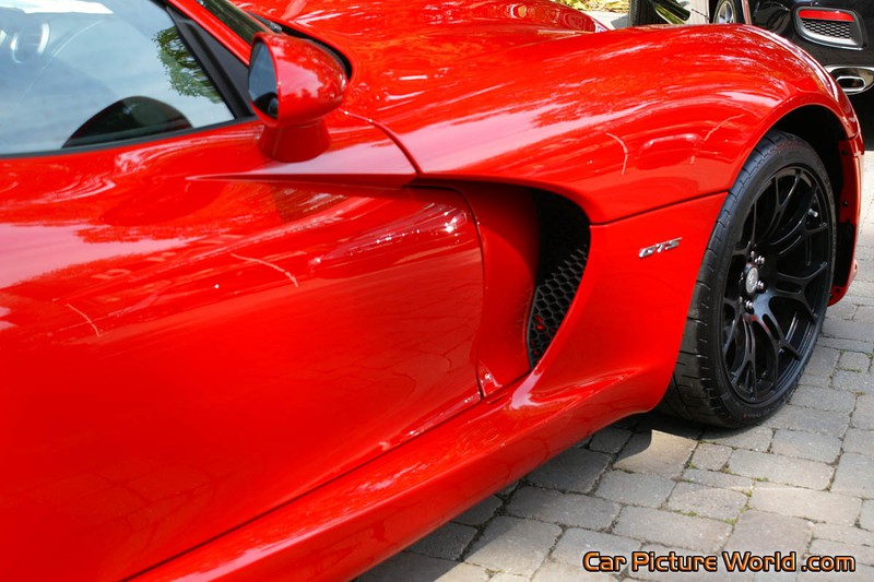 2013 SRT Viper GTS Side Vent