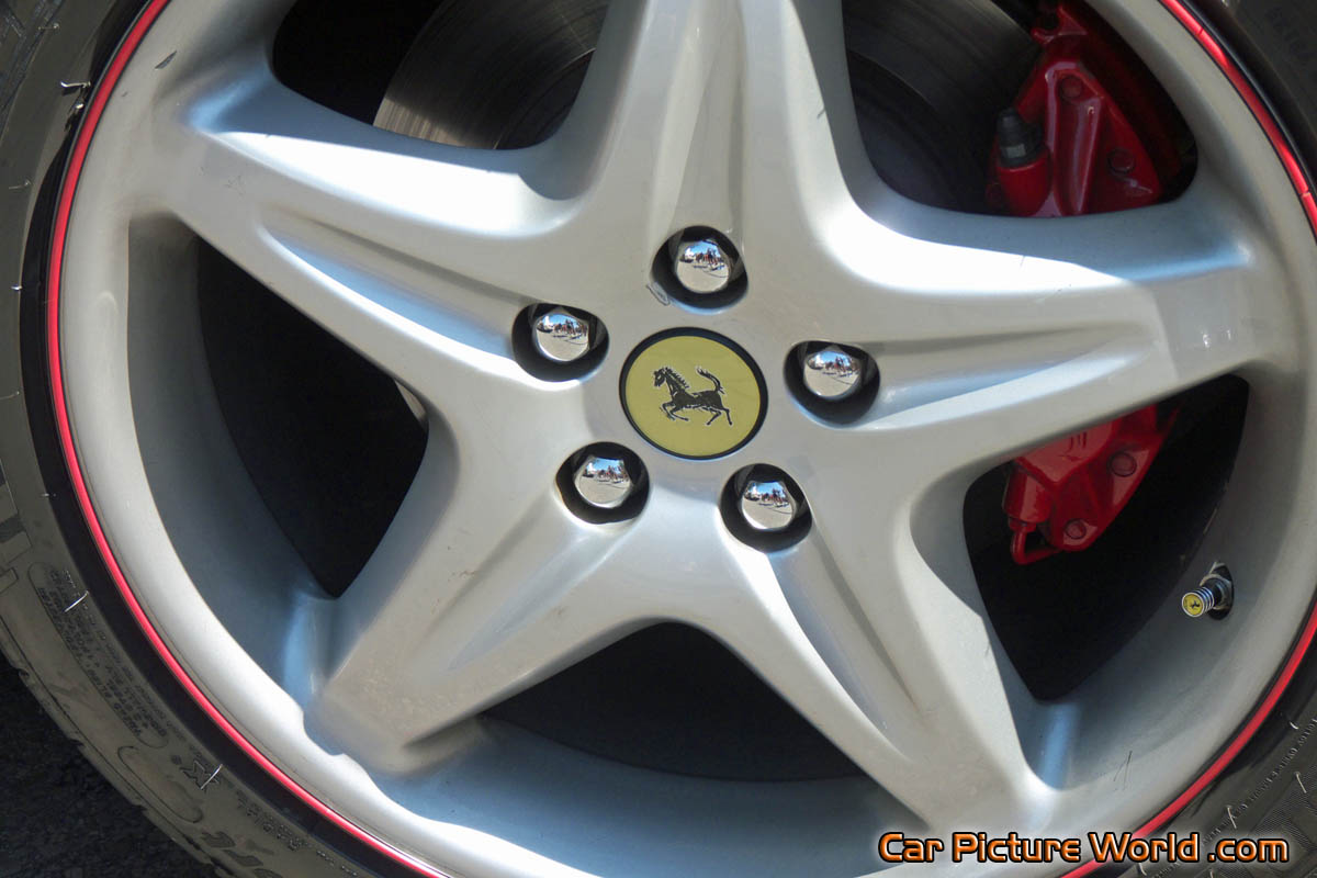 Red Ferrari 355 F1 Spider Rim