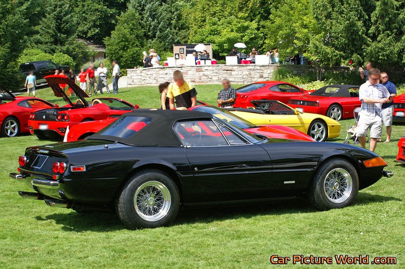 Ferrari 365 GTS 4 Right Side