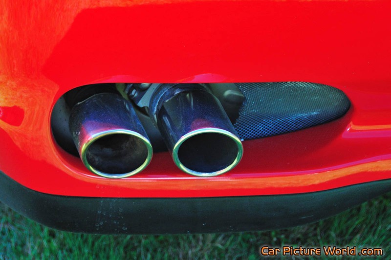 Red Ferrari 550 Exhaust