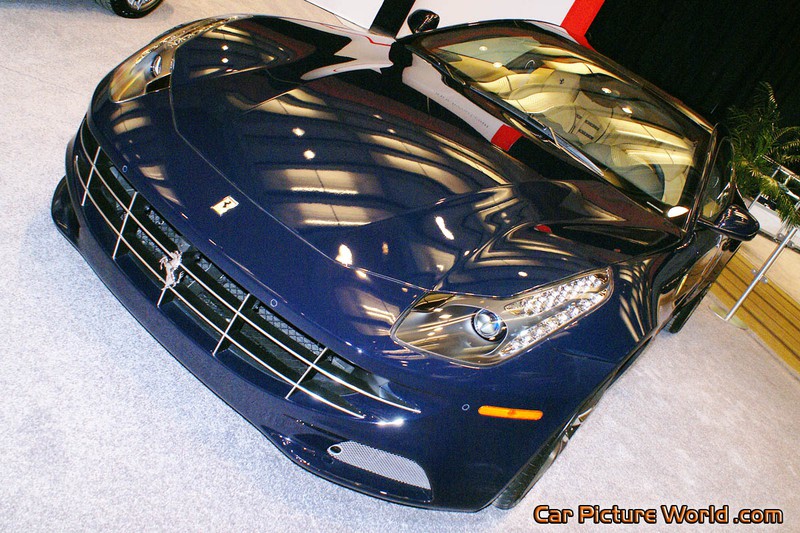2014 Ferrari FF Front Angle