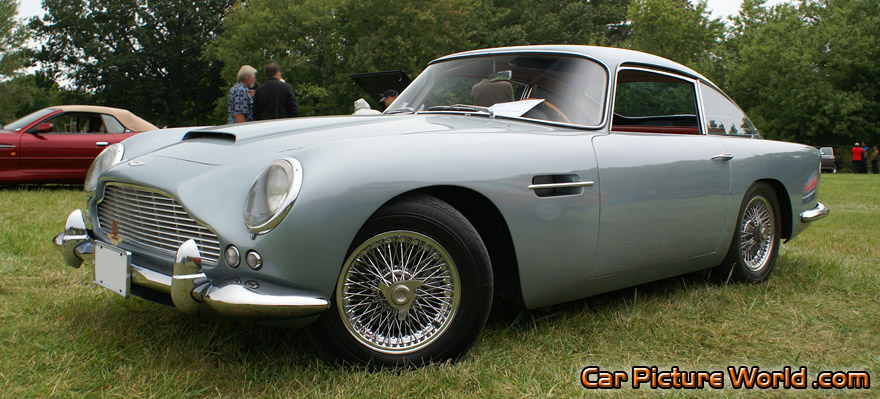 Aston Martin DB4