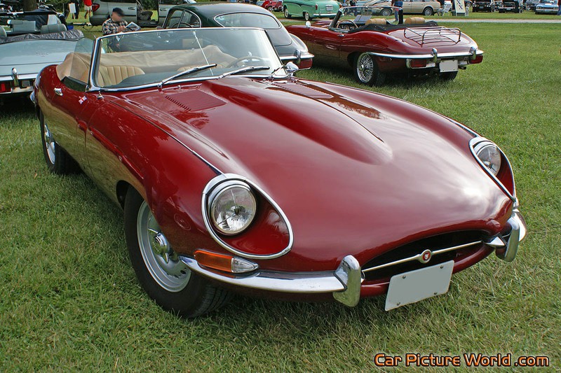 Jaguar E-Type Roadster Front Right