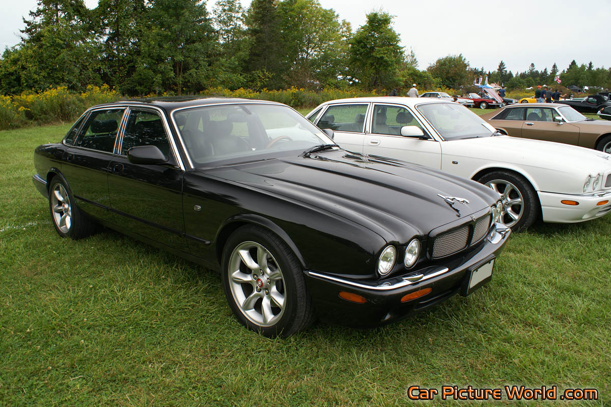 Jaguar XJR Black Front Right