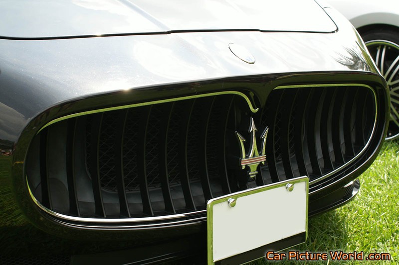 Maserati Gran Turismo S Grill