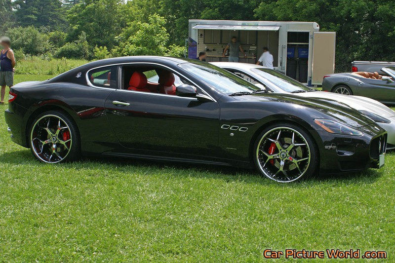Maserati Gran Turismo S Right Side