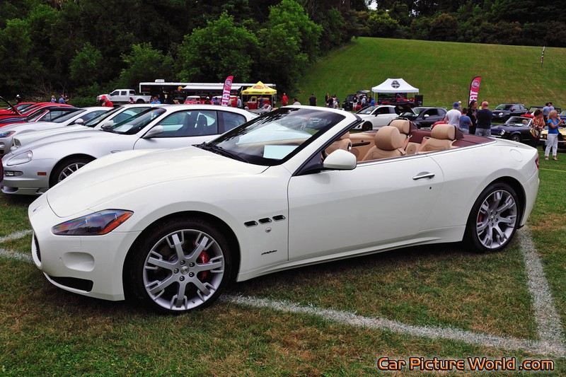 2011 GranTurismo S Convertible Front Left