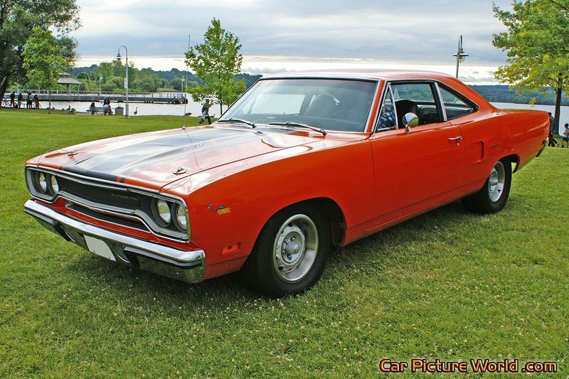 1970 440 6BBL Road Runner Front Left