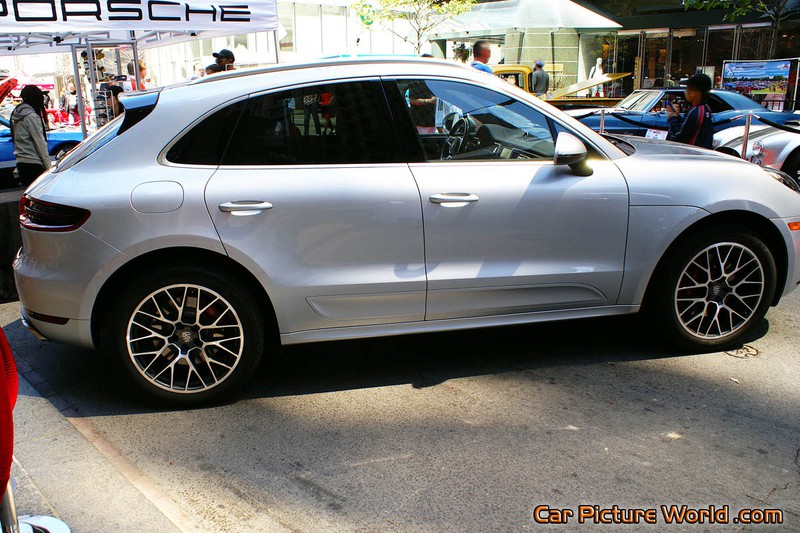 2014 Porsche Macan Turbo Right Side